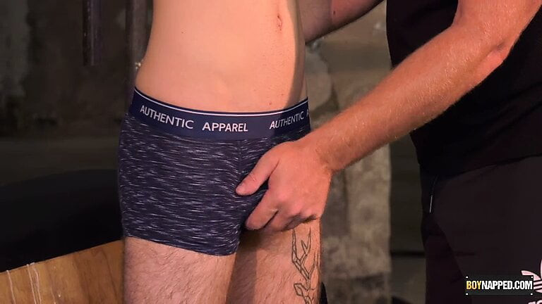 Amatör jacob daniels sebastian kane'in hakimiyetine katlanıyor
