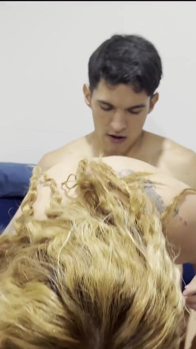 Büyük yaraklı Meksikalı bir porno oyuncusu tarafından sikiliyorum | Klip 2