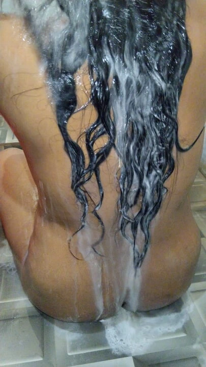 Seksi ateşli güzel kadınlar banyo yapıyor