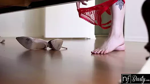 Kitaplardan başka bir şeye vurmuyor musun?!