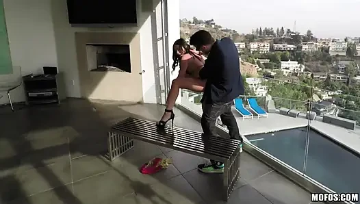 Mofos - büyük memeli esmer rachele richey ve gavin drone tarafından film dışında yaramazlık yapıyor