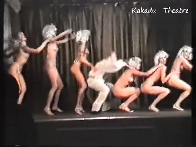 Rus kakadu tiyatrosu. şov kızları.