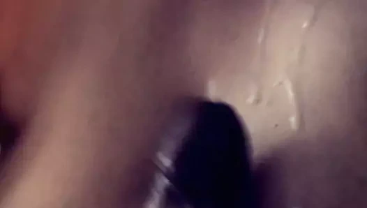 Para göğüslerine attirıyor