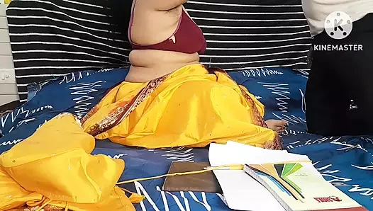 Öğretmen öğrenci tarafından Hintçe sesli sert sikiliyor