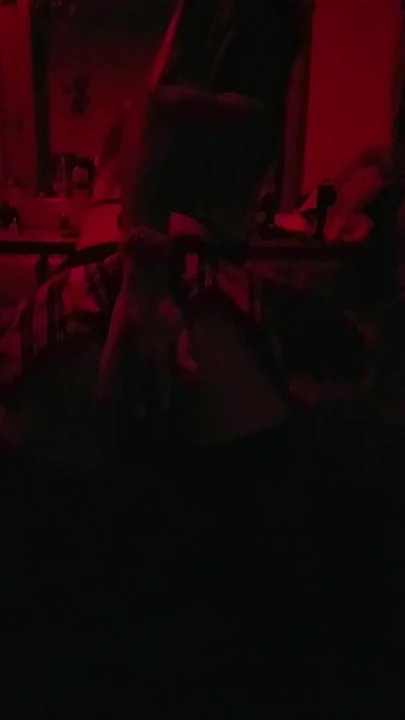 Ailin Gold исполняет мокрые фантазии ... а чего ты ждешь, чтобы поговорить со мной, папочка?