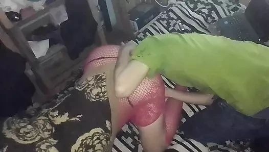 Kırmızı iç çamaşırlı soğukla iyi kaplı