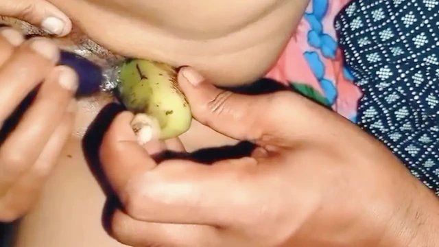 İnanılmaz ateşli seks.. Hintli ateşli yenge Hintli ateşli aile seksiyle değiş tokuş yapıyor