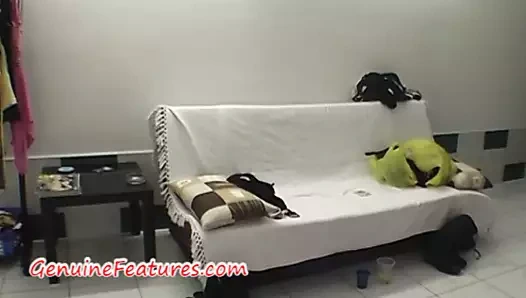 sarışın çek piliç ile sahne arkası eğlence