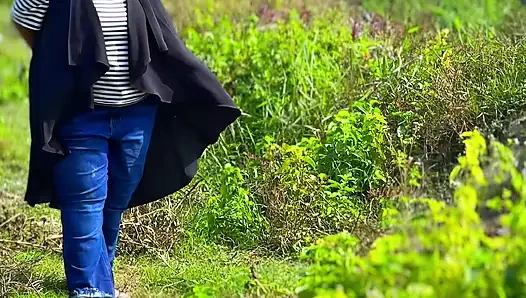 Mısırlı çiftçi kız sebze tarlasından odaya ve yabancı adam tarafından sikiliyor - Arap Müslüman iri güzel kadın ateşli kız sikiliyor