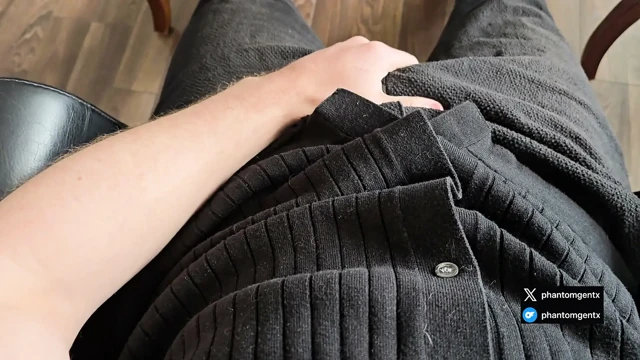 Öğle Molası - Maskeli Alman Baba Beyaz Calvin Klein İçinden Kalın Sikini Ovuşturuyor