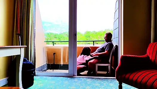Kara bulutlar ve fırtınalar demleniyor ama otel odamızda sikişmemizi durduramaz