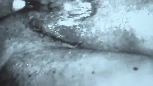 Büyük götlü arkadaşımın ateşli annesi, yarak emiyor ve götünü veriyor