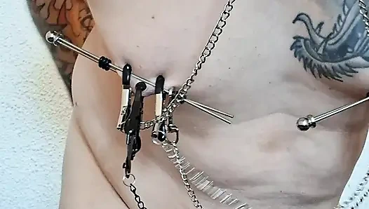 Meme uçlarına ve lopette deliği işkencesi