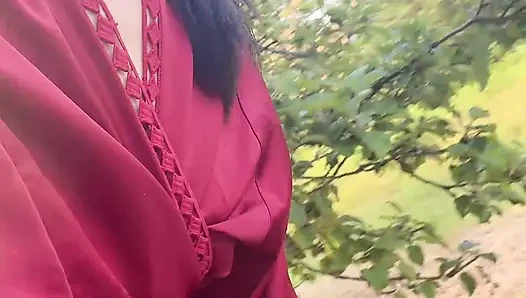 Çiş hana bahçenin dışında