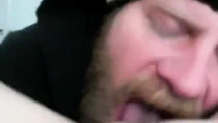 Bf gf kedi yalıyor ve sonra o fışkırtma