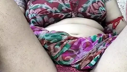Sister-in-law sat on the chair and rubbed her black pussy in red tights and removed all the water