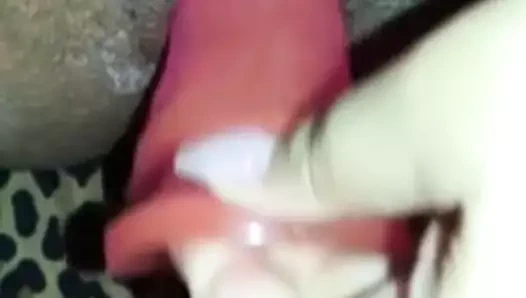 Sıkı kedi oynama ile bir oyuncak