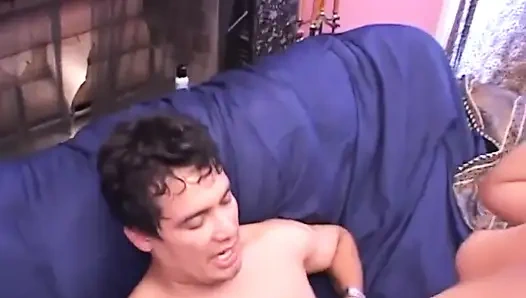 Büyük peniste kıllı amcık... Amına boşalma