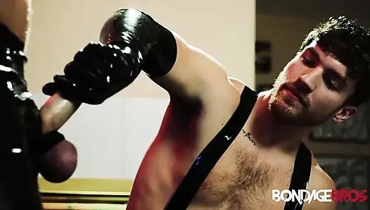 BondageBros Oliver Marx Carter Collins'in altında inliyor şok azdırıyor