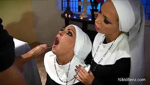 Nun Nikki Benz büyük yaraklı üçlü grup seks