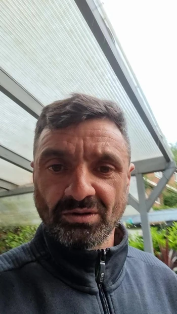 Привет, мое имя Ciprian, и я очень рад иметь вместе одну возможность встретиться с некоторыми новыми друзьями, которые имеют одну замечательную жизнь и встретить некоторых женщин, которые ищут развлечения и иметь толстушку.