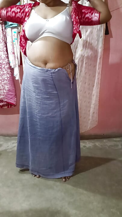 Sarı sari tek başına düşüyor