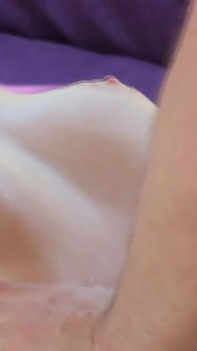 Kilit an "Esmer seks oyuncağını kullandığı için masaj hızla yaramaz bir eyleme dönüşüyor"