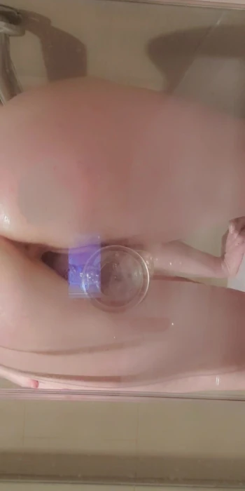 Открыла ее киску