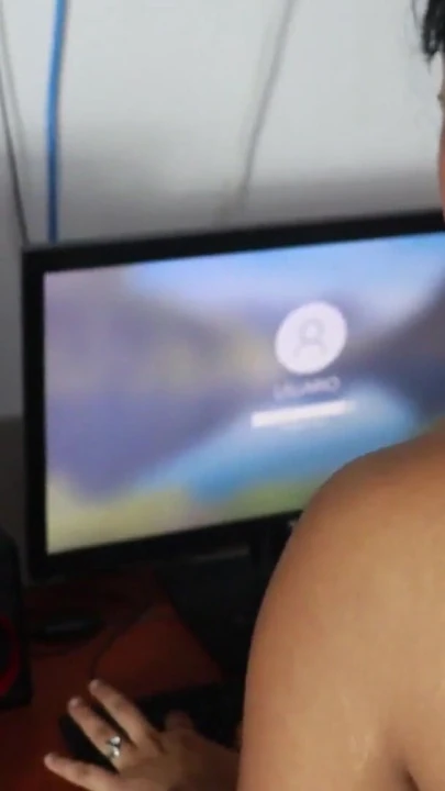 İspanyolca porno - bakire esmer üvey erkek kardeşim bilgisayarında ve üvey erkek kardeşinde video izliyor - penisini arkadan içeri sokuyor | Klip 1