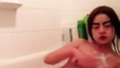 Emo Rus civciv banyo zamanı