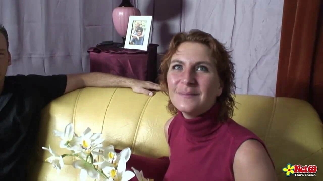 Сквиртующая милфа пробует анал в первый раз