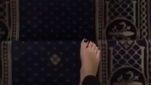 merdivenlerde yalınayak