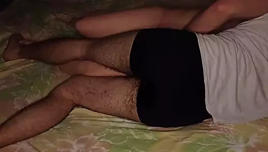 Bir öğrencinin ıslak kedi orgazm için mastürbasyon - lüksorgazm