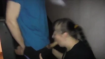 Rus sürtük hızla girişte emdi