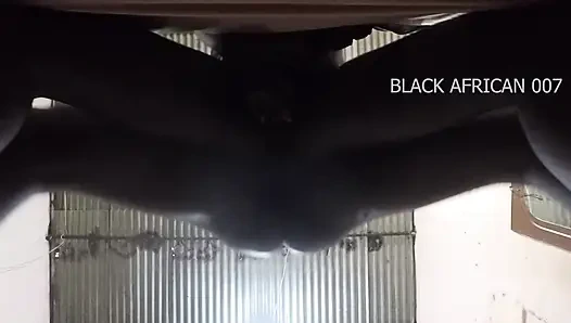 Siyah Afrikalı 007 şiddetli göt penetrasyonlu ilk yarak öfkesiyle karşılıyor