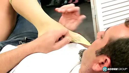 Brandon Jes: kız ayakkabılarını seviyor