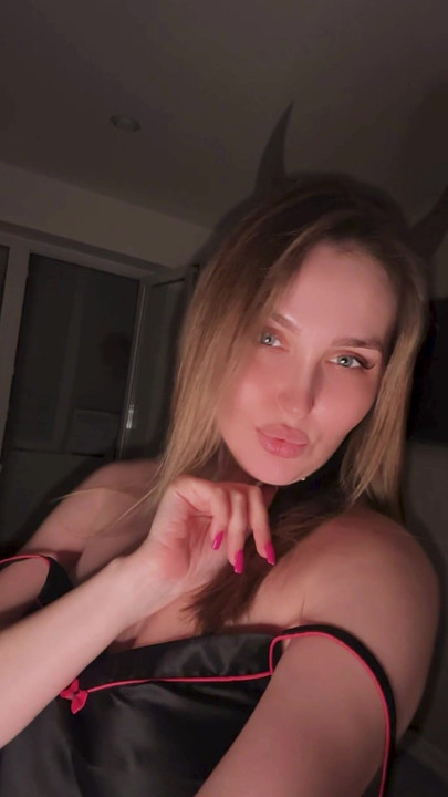 Alina Rai'nin şeytani güzeli