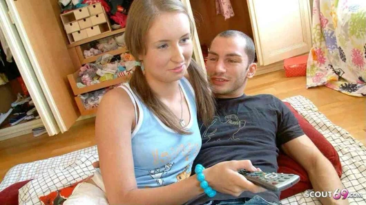 Küçücük üvey kardeş baştan için defloration seks tarafından büyük çük bro