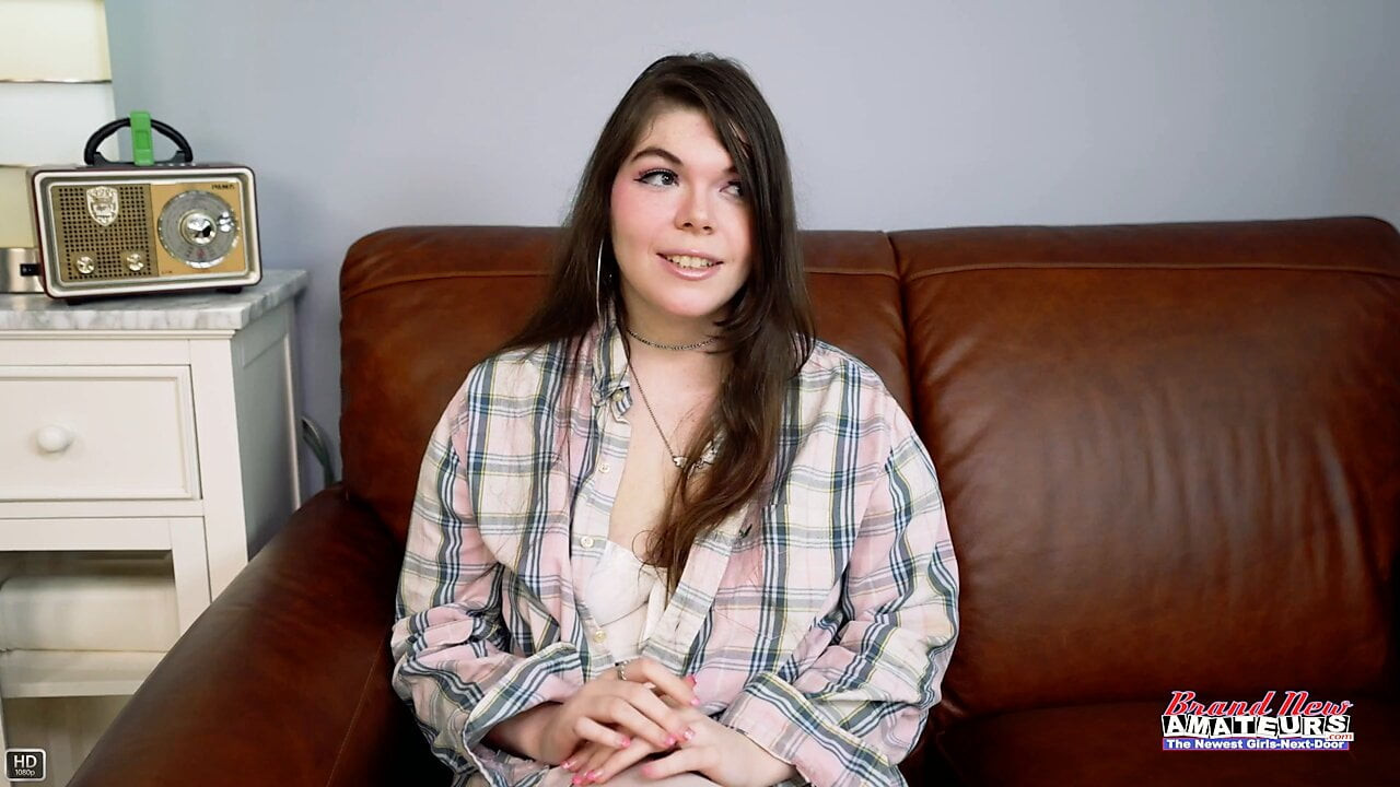 Seksi iri güzel kadın amatör götünü ağzına alıyor, anal ve yutuyor porno seçmelerinde