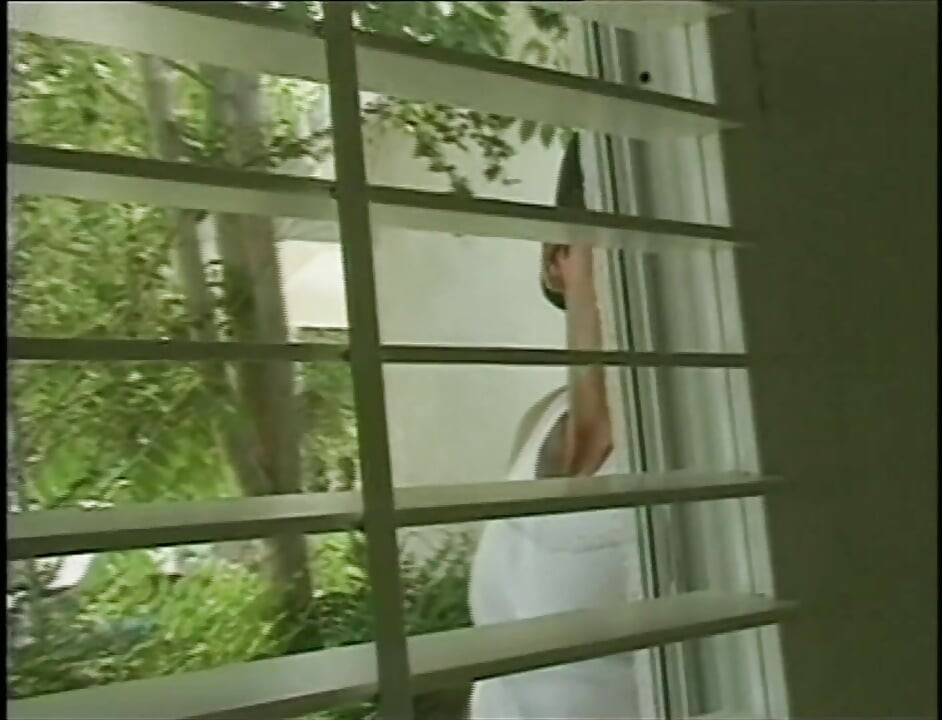 Seksi erkek delisi sürtükler vahşi grup seks gecelerinde büyük yarakları mahvediyor (tam porno film)