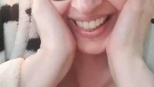 Solo pawg serçe güçler konuşuyor ve büyük sahte göğüsler yanıp sönüyor