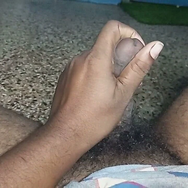 Karım göğüsleri yalıyor ve öpüşüyor