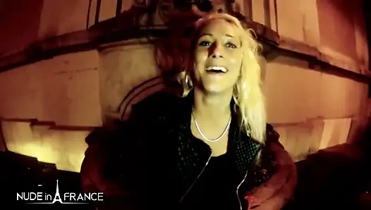 Nicky oyuncu seçmelerinde, güzel genç sarışın bir adam yiyici!