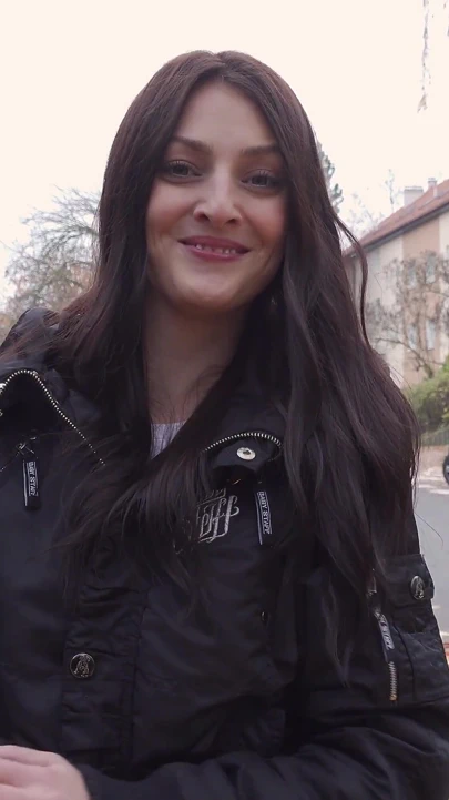 Tatlı kız sınavı geçmenin yeni bir yolunu buluyor