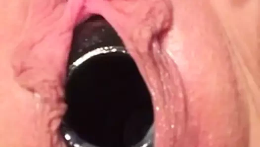 Büyük bir kong oyuncağı doğuran fahişe