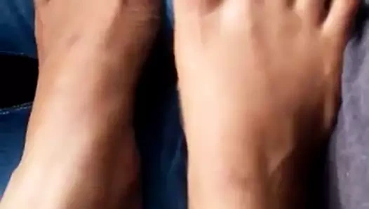 Hint ayaklar kırmızı ayak tırnakları alay fj