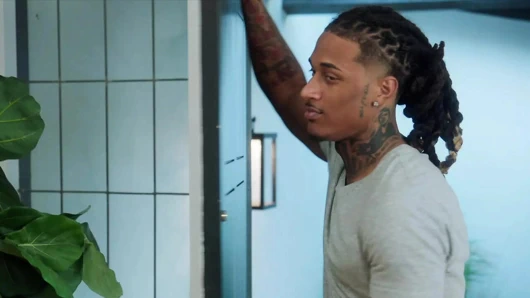 Orta yaşlı seksi tombul anne Sophia üniversiteli delikanlının büyük zenci yarağı tarafından baştan çıkarılıyor