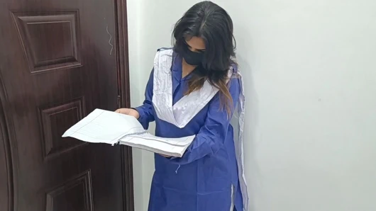 Pakistanlı kız öğrenci kendi üvey babasıyla seks yapıyor