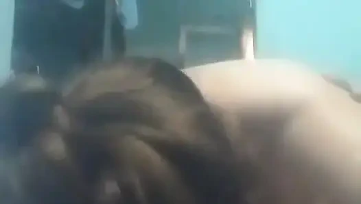 Önden bakan kovboy kız: her saksoda zevk