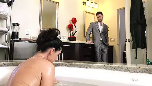 Azgın busty üvey anne Hindistan yaz sürmek üvey oğlunun büyük horoz